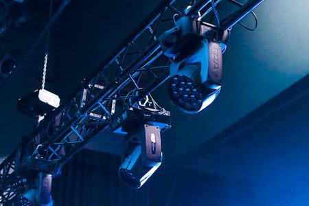 Traverse mit Scheinwerfer